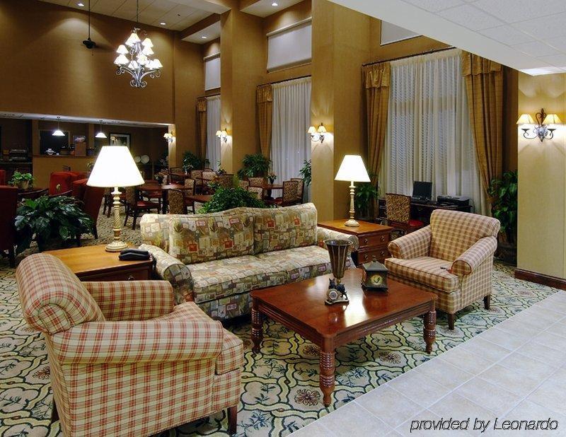 Hampton Inn & Suites Dothan Interior photo